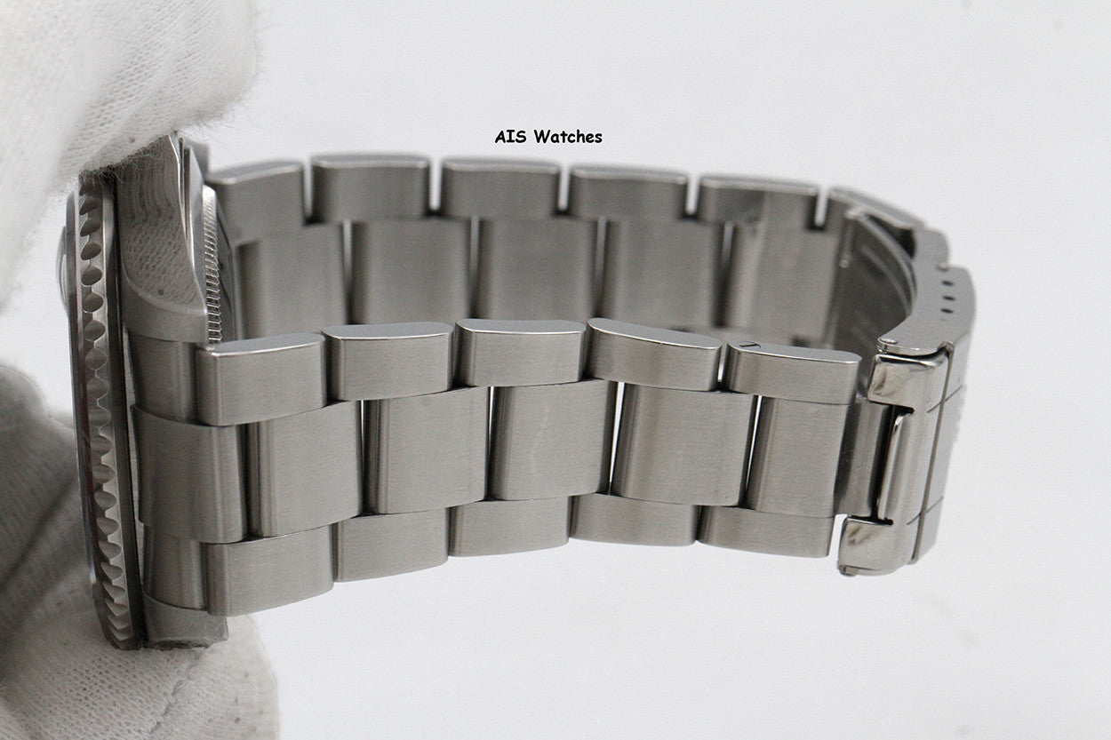 Rolex GMT Master II 16710 3186 Z Serial Pepsi / Black Insert Box & Papers