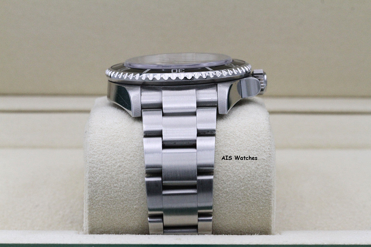 Rolex Sea Dweller 16600 SD Z Serial 40MM No Hole Case / SEL B&P Rolex Serviced