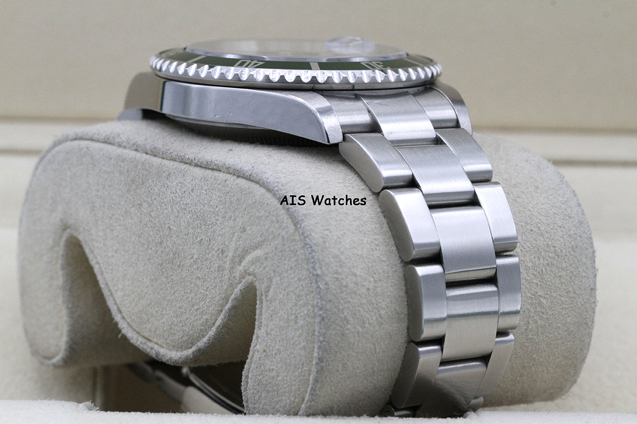 Rolex Submariner 16610LV 50th Anniversary Kermit D Serial Box & Papers