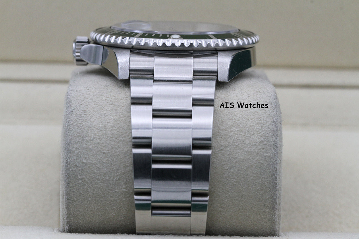 Rolex Submariner 16610LV 50th Anniversary Kermit D Serial Box & Papers