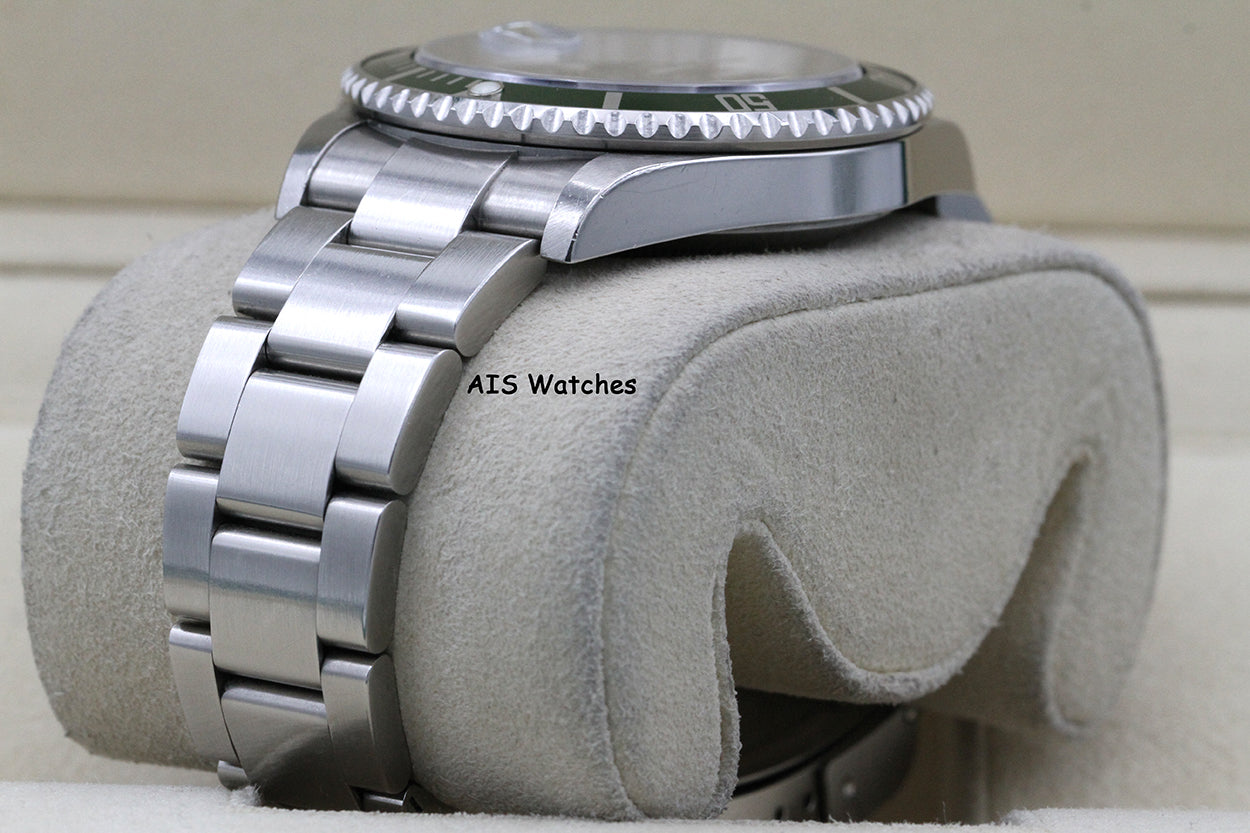 Rolex Submariner 16610LV 50th Anniversary Kermit D Serial Box & Papers