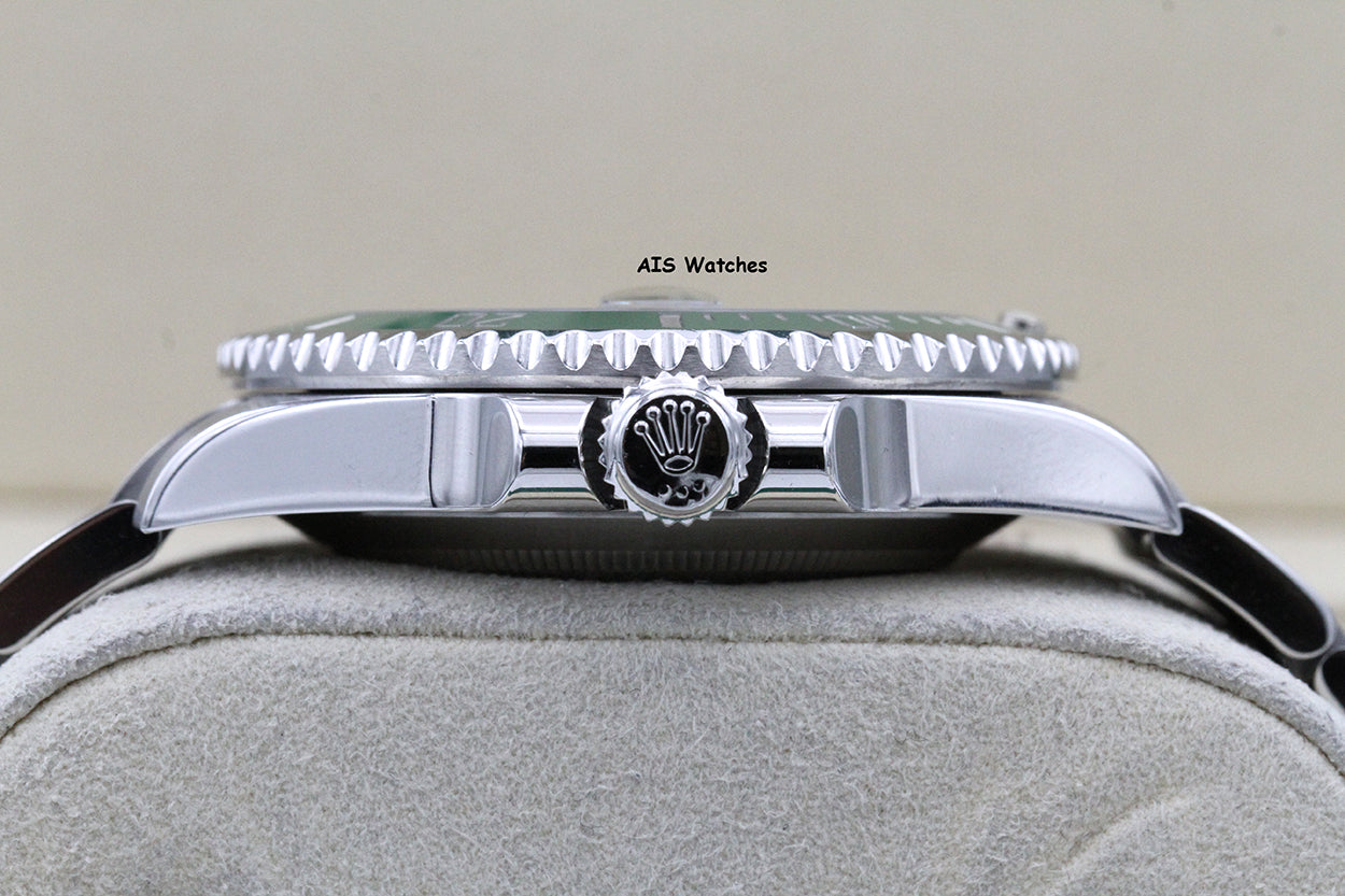 Rolex Submariner 116610LV HULK Green Dial and Ceramic Bezel 2012 Box & Paper