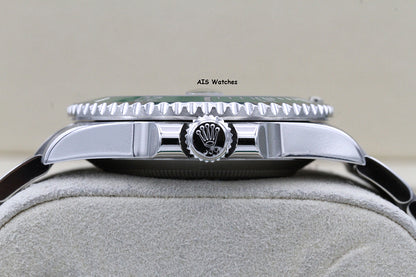 Rolex Submariner 116610LV HULK Green Dial and Ceramic Bezel 2012 Box & Paper