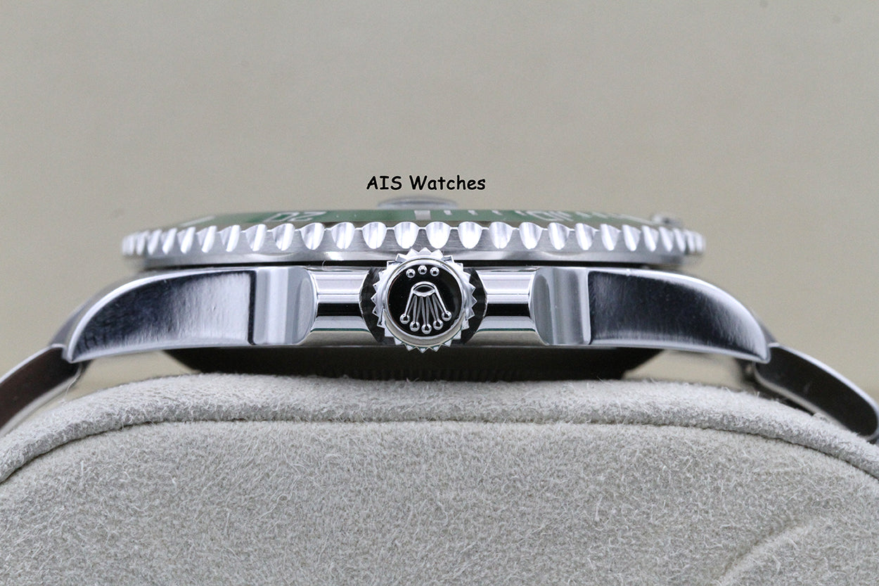 Rolex Submariner 116610LV HULK Green Dial and Ceramic Bezel 2016 Box & Paper