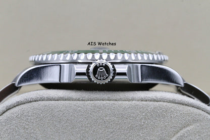 Rolex Submariner 116610LV HULK Green Dial and Ceramic Bezel 2016 Box & Paper