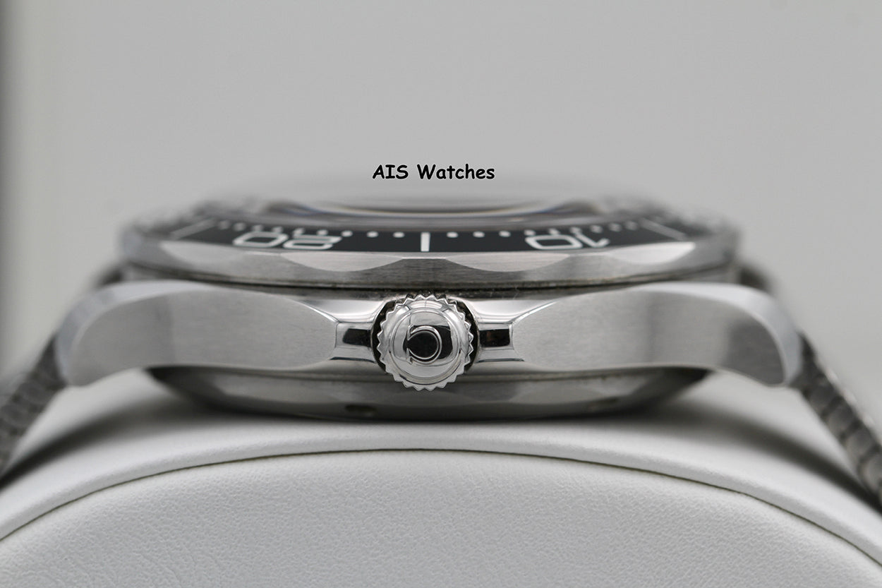 Omega Seamaster 300 Diver 007 James Bond 60th 210.30.42.20.03.002 42MM B&P