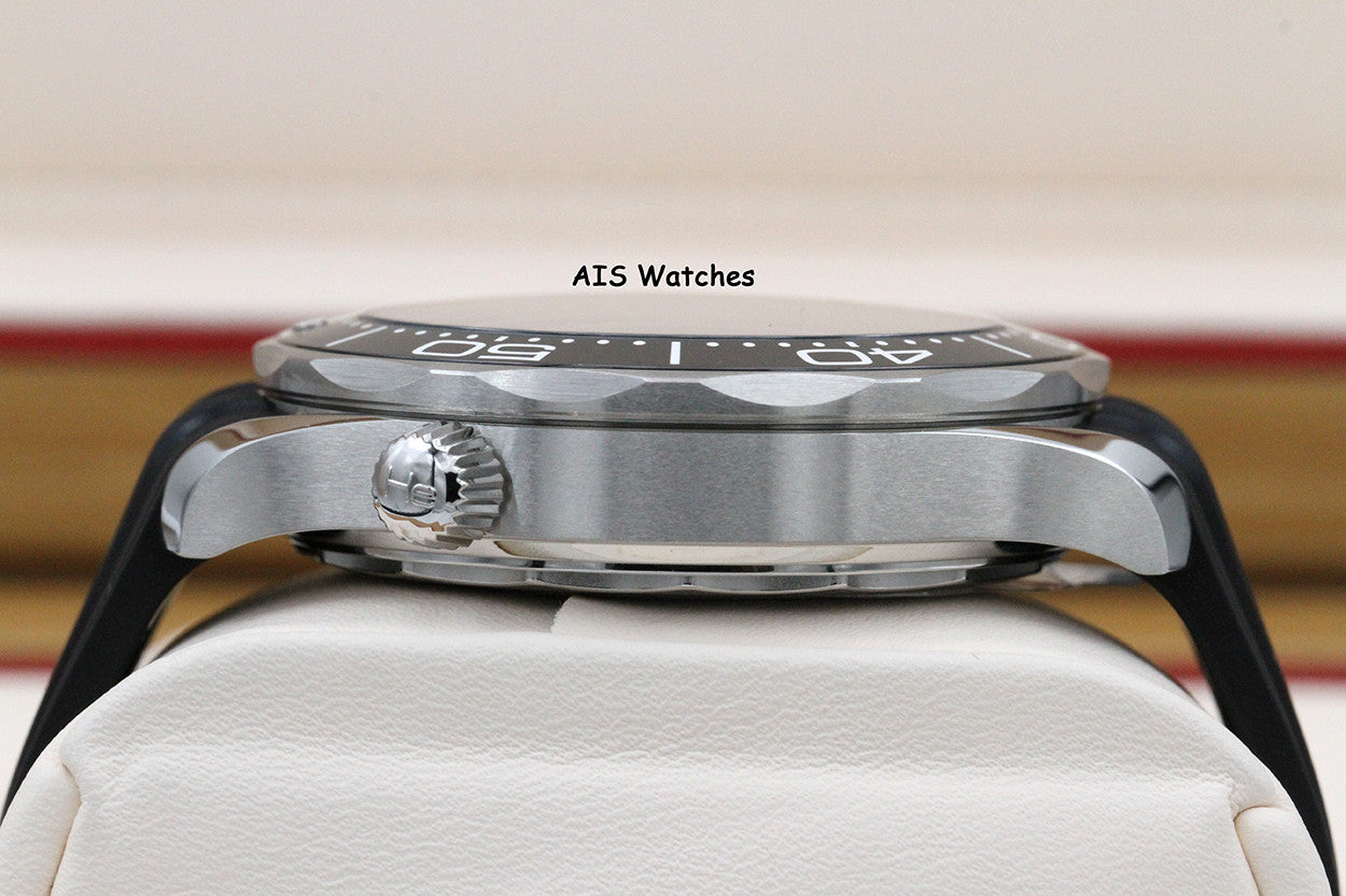 BNIB Omega Seamaster 300M 42MM Diver White Wave Dial 210.32.42.20.04.001 Box & Papers
