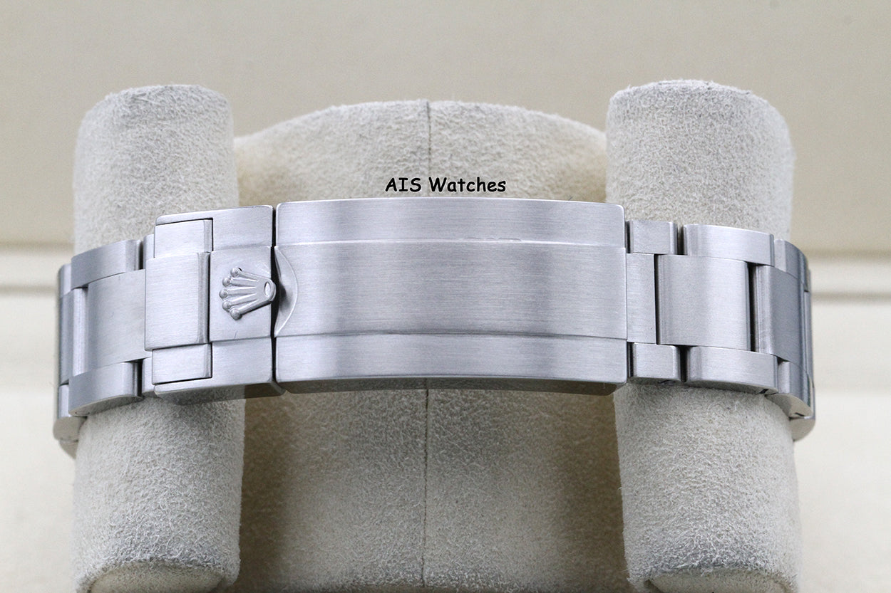 Rolex Submariner 116610LV HULK Green Dial and Ceramic Bezel 2016 Box & Paper