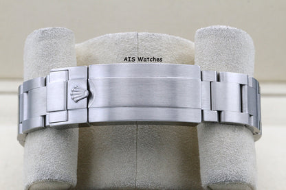 Rolex Submariner 116610LV HULK Green Dial and Ceramic Bezel 2016 Box & Paper