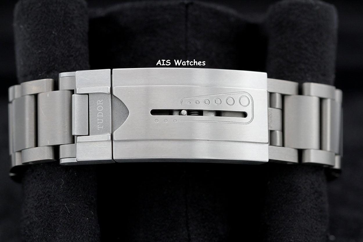 Tudor 25610TNL Pelagos Titanium LHD 42MM Box & Papers