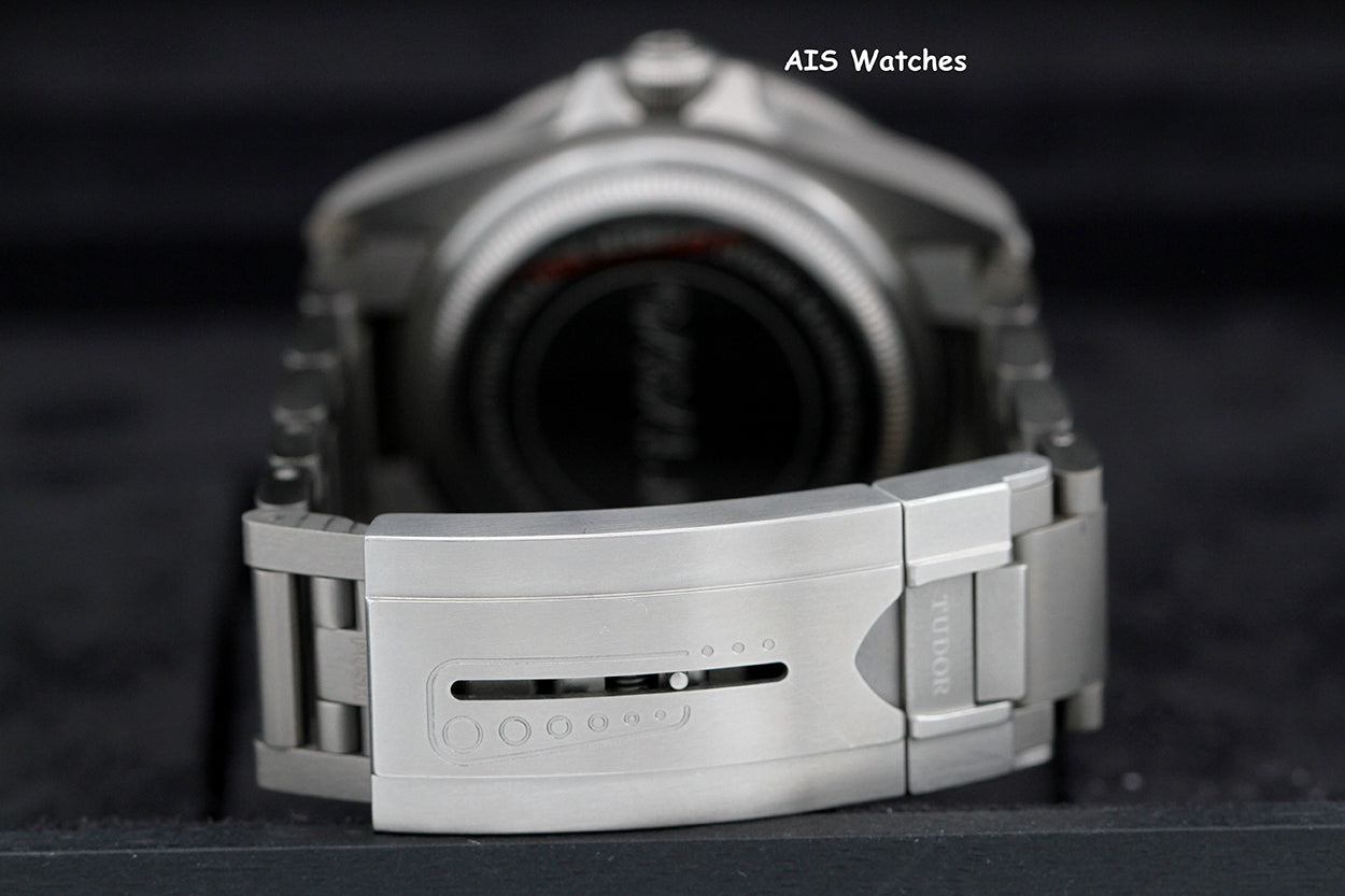 Tudor 25610TNL Pelagos Titanium LHD 42MM Box & Papers