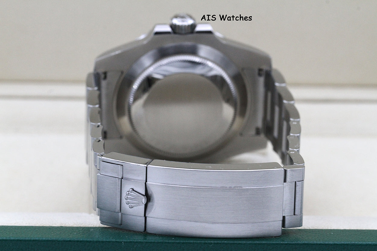 Rolex Submariner 116610LV HULK Green Dial and Ceramic Bezel 2016 Box & Paper