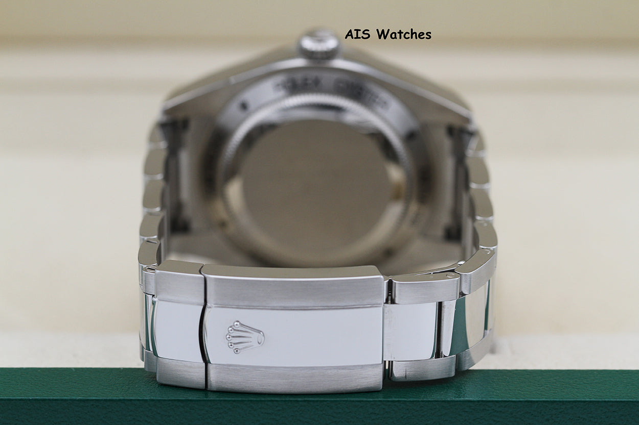Rolex Milgauss 116400GV Black Dial / Green Crystal 2022 Box & Papers