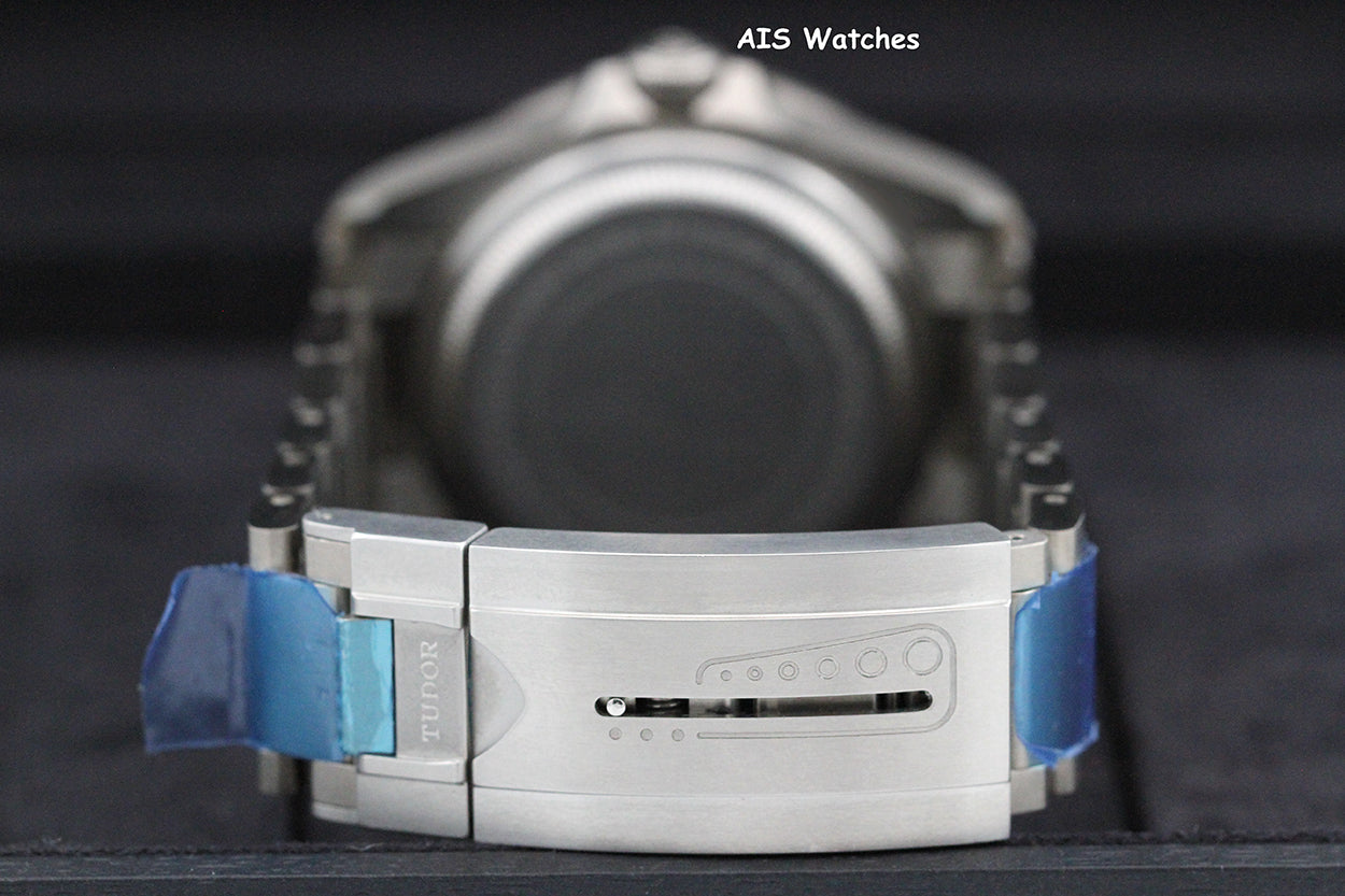 BNIB/NOS Tudor Pelagos 25600TN Black Dial Titanium 2023 Box & Papers