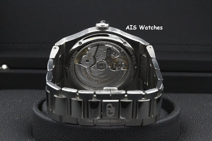 Girard-Perregaux Laureato 81010-11-131-11A White Dial 42MM Box & Paper