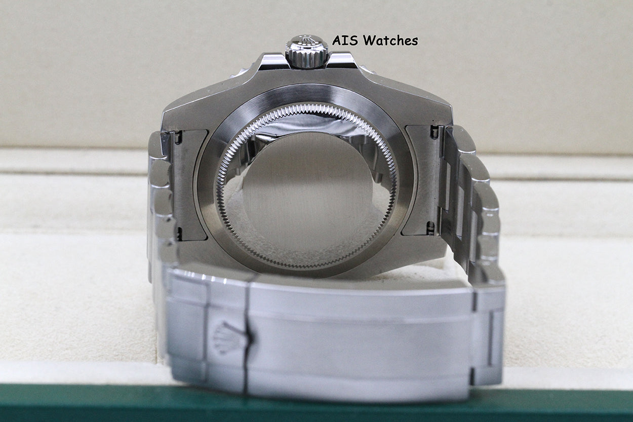 Rolex Submariner 116610LV HULK Green Dial and Ceramic Bezel 2016 Box & Paper