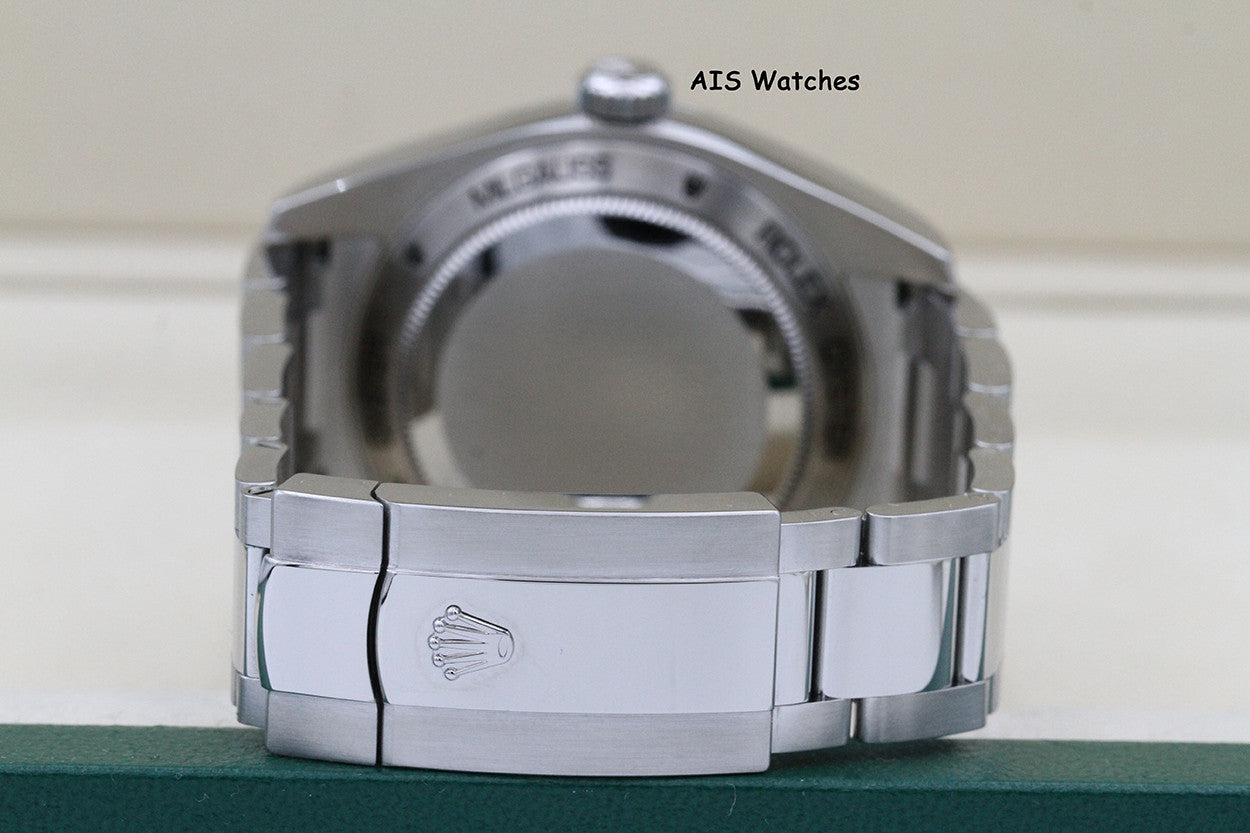 Rolex Milgauss 116400GV Black Dial / Green Crystal 2021 Box & Papers
