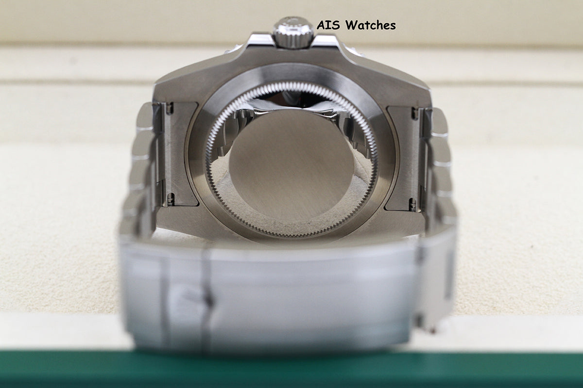 Rolex Submariner 116610LV HULK Green Dial and Ceramic Bezel 2016 Box & Paper