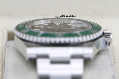 Rolex Submariner 116610LV HULK Green Dial and Ceramic Bezel 2016 Box & Paper