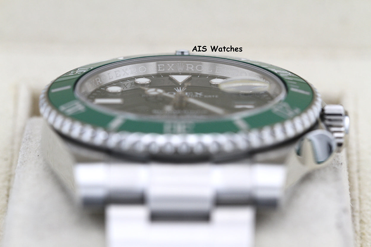 Rolex Submariner 116610LV HULK Green Dial and Ceramic Bezel 2016 Box & Paper