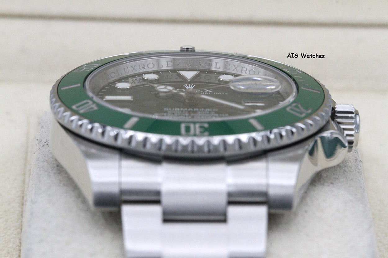 Rolex Submariner 116610LV HULK Green Dial and Ceramic Bezel 2012 Box & Paper