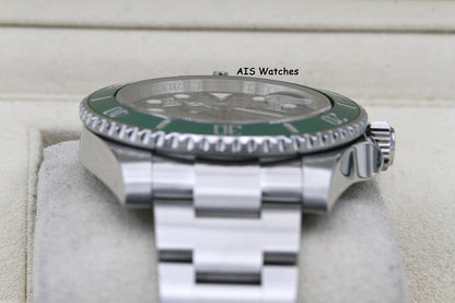 Rolex Submariner 116610LV HULK Green Dial and Ceramic Bezel 2016 Box & Paper