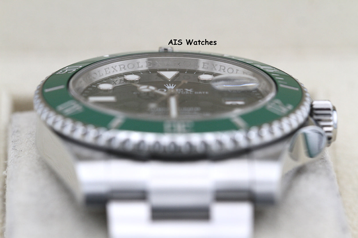 Rolex Submariner 116610LV HULK Green Dial and Ceramic Bezel 2016 Box & Paper