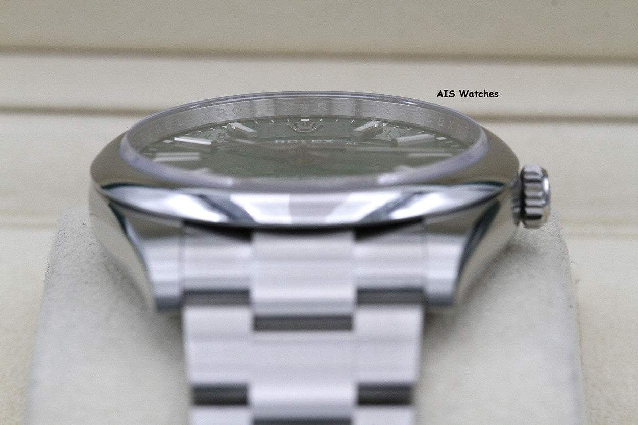 BNIB/NOS Rolex 124300 Oyster Perpetual 41 MM Green Dial Box & Paper