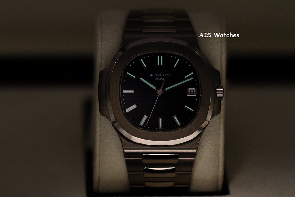 BNIB Patek Philippe 5811/G Nautilus Blue Dial 18K White Gold Box & Papers