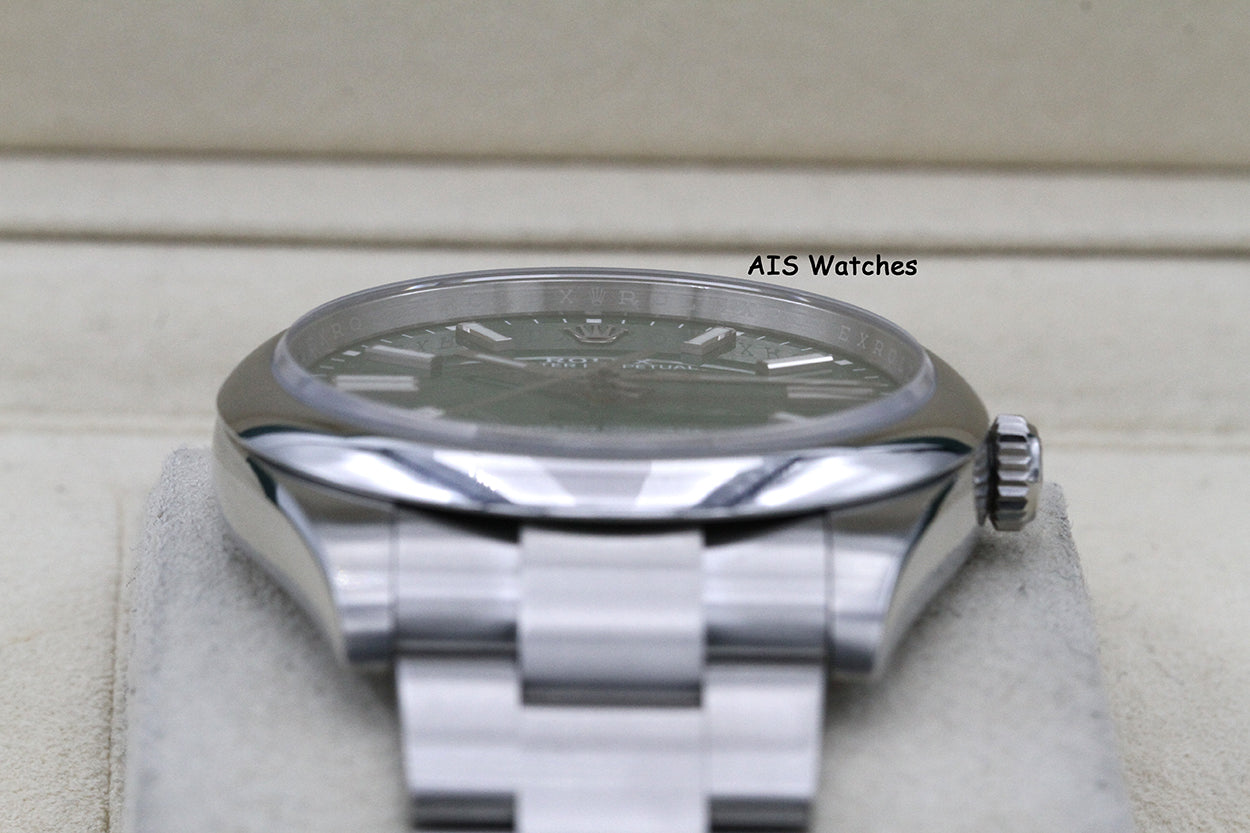 Rolex 124300 Oyster Perpetual 41 MM Green Dial 2022 Box & Papers