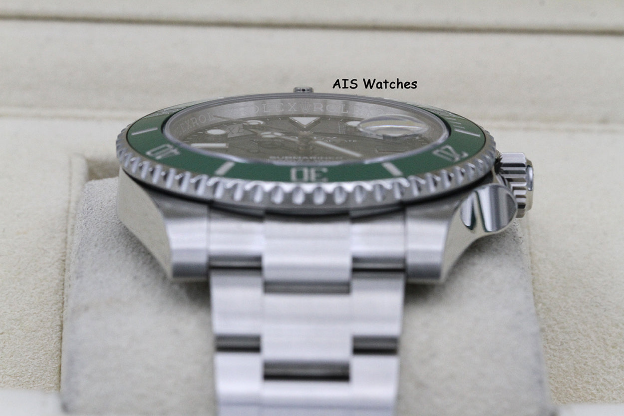Rolex Submariner 116610LV HULK Green Dial and Ceramic Bezel 2018 Box & Paper