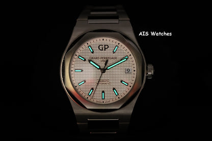 Girard-Perregaux Laureato 81010-11-131-11A White Dial 42MM Box & Paper