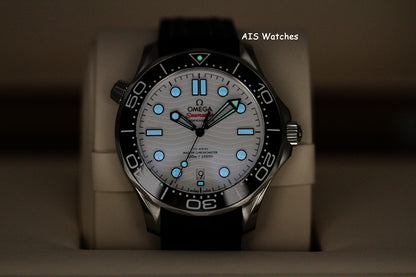 BNIB Omega Seamaster 300M 42MM Diver White Wave Dial 210.32.42.20.04.001 Box & Papers