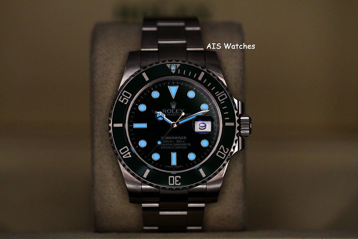 Rolex Submariner 116610LV HULK Green Dial and Ceramic Bezel 2016 Box & Paper
