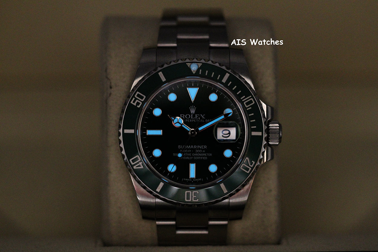 Rolex Submariner 116610LV HULK Green Dial and Ceramic Bezel 2016 Box & Paper