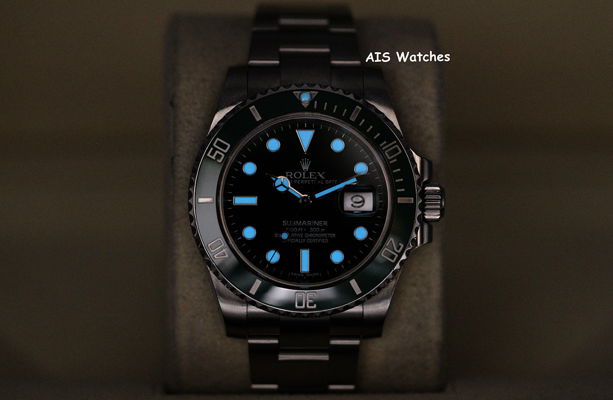 Rolex Submariner 116610LV HULK Green Dial and Ceramic Bezel 2016 Box & Paper