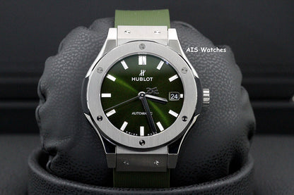 BNIB Hublot Classic Fusion Titanium 565.NX.8970.RX Green Dial 38MM