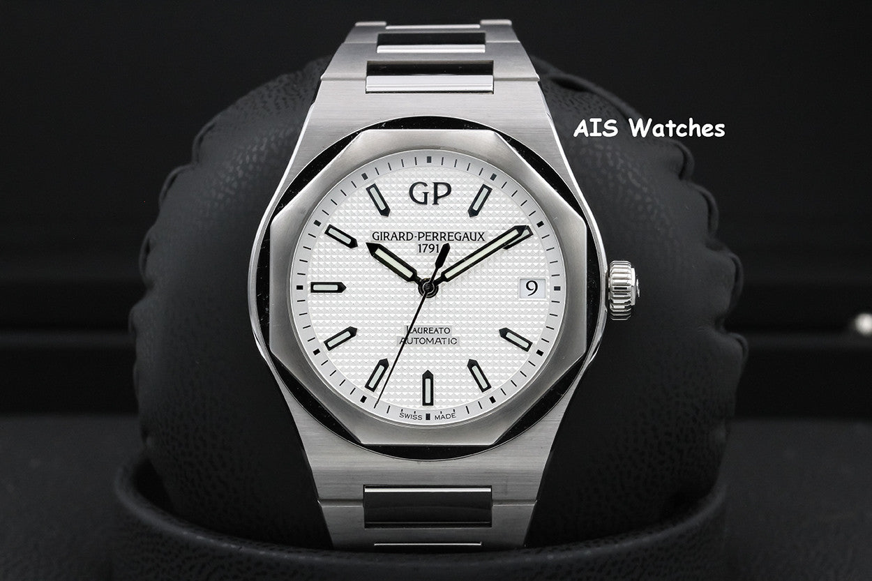 Girard-Perregaux Laureato 81010-11-131-11A White Dial 42MM Box & Paper