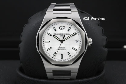 Girard-Perregaux Laureato 81010-11-131-11A White Dial 42MM Box & Paper