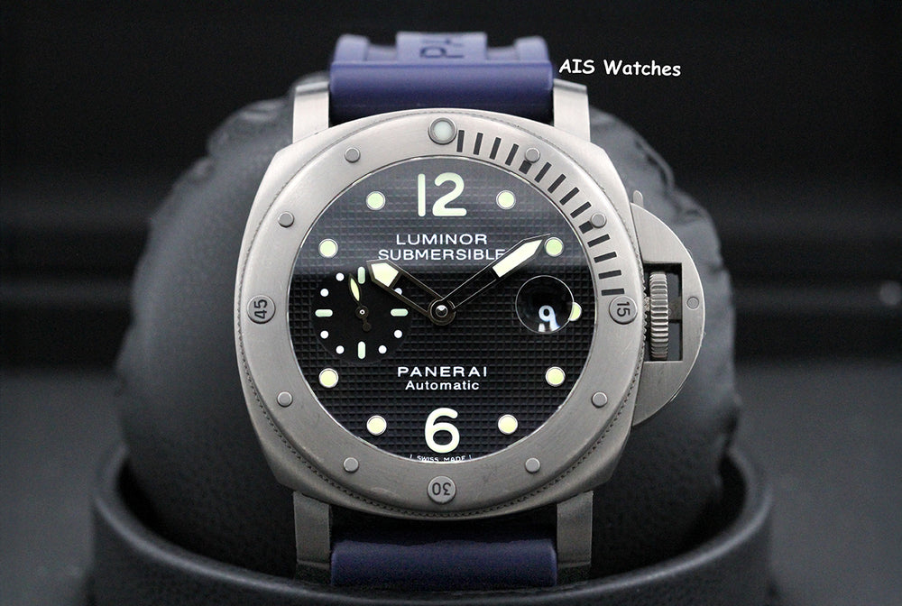 Panerai PAM 25 Luminor Submersible Hobnail 44MM Black Titanium