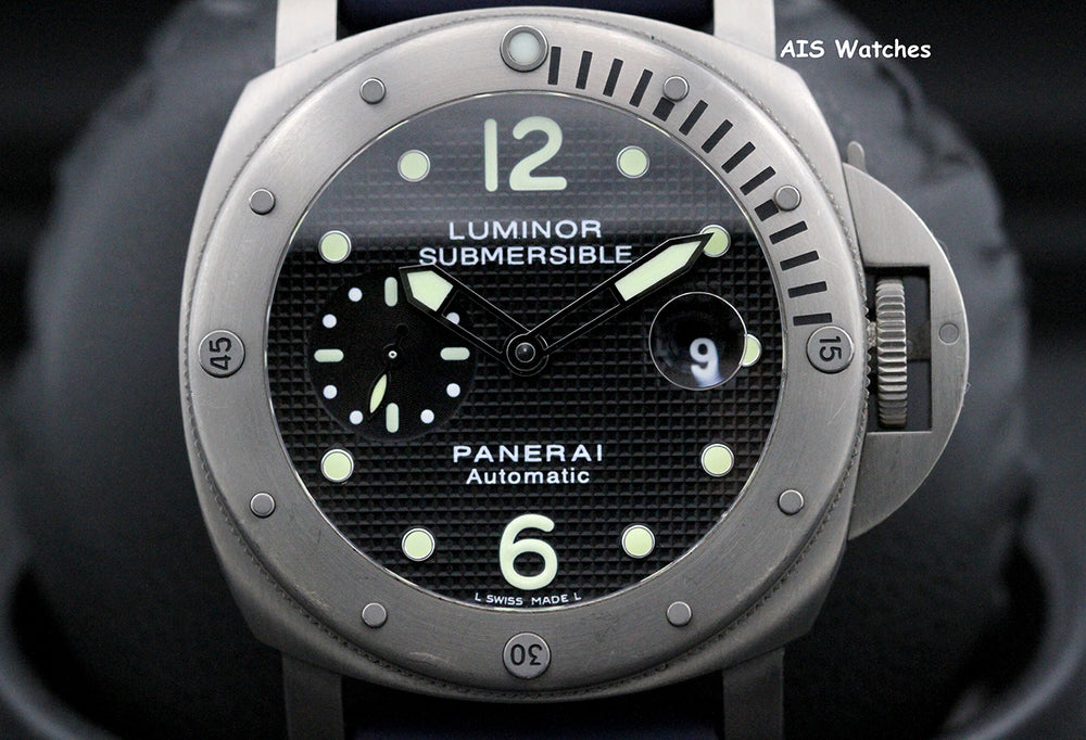 Panerai PAM 25 Luminor Submersible Hobnail 44MM Black Titanium