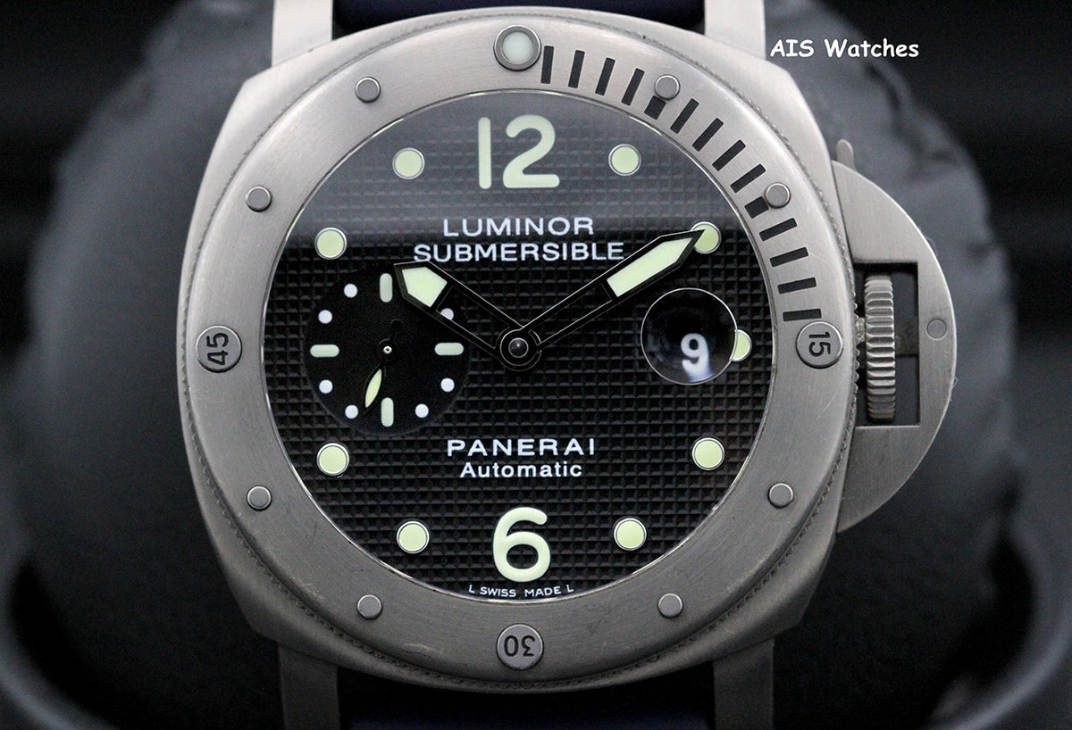 Panerai PAM 25 Luminor Submersible Hobnail 44MM Black Titanium