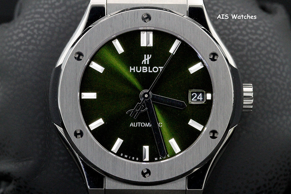 BNIB Hublot Classic Fusion Titanium 565.NX.8970.RX Green Dial 38MM