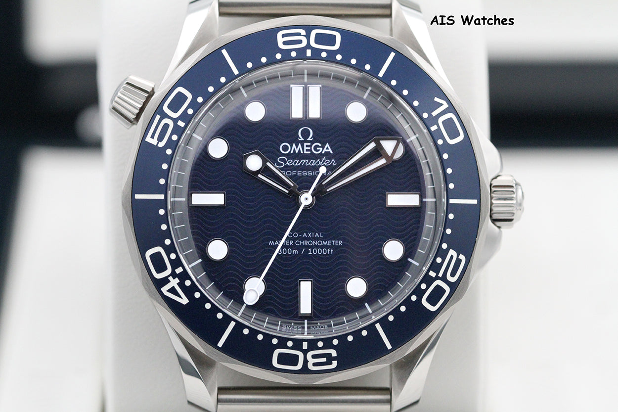 Omega Seamaster 300 Diver 007 James Bond 60th 210.30.42.20.03.002 42MM B&P
