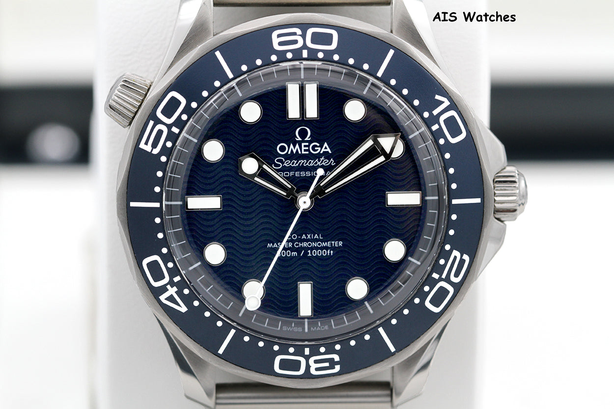 Omega Seamaster 300 Diver 007 James Bond 60th 210.30.42.20.03.002 42MM B&P