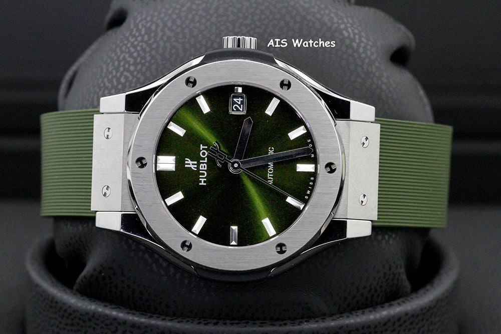 BNIB Hublot Classic Fusion Titanium 565.NX.8970.RX Green Dial 38MM