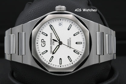 Girard-Perregaux Laureato 81010-11-131-11A White Dial 42MM Box & Paper
