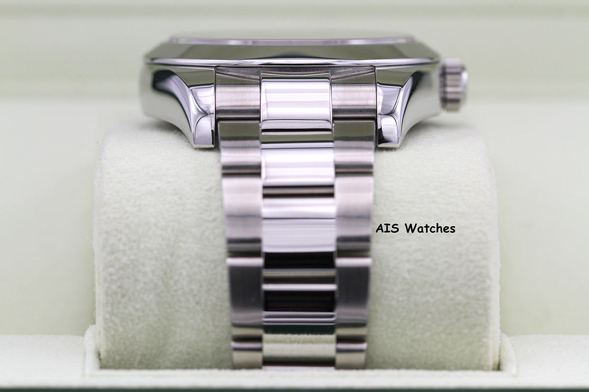 Rolex Milgauss 116400 White Dial V Serial Box & Papers