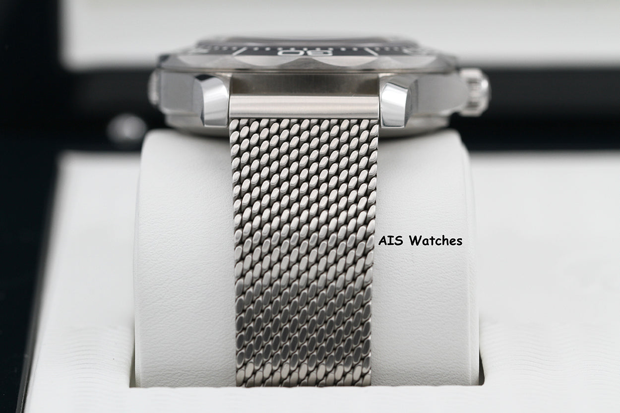 Omega Seamaster 300 Diver 007 James Bond 60th 210.30.42.20.03.002 42MM B&P