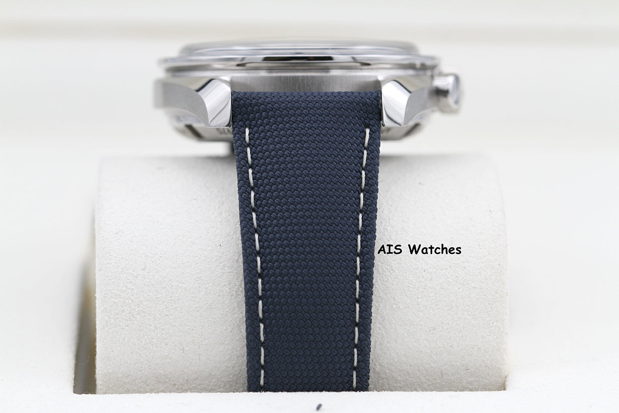 BNIB Omega SpeedMaster Moonwatch Apollo 13 Silver Snoopy 310.32.42.50.02.001 BP